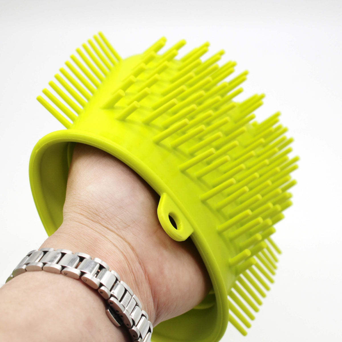 Paw cleaner cup with hanging loop